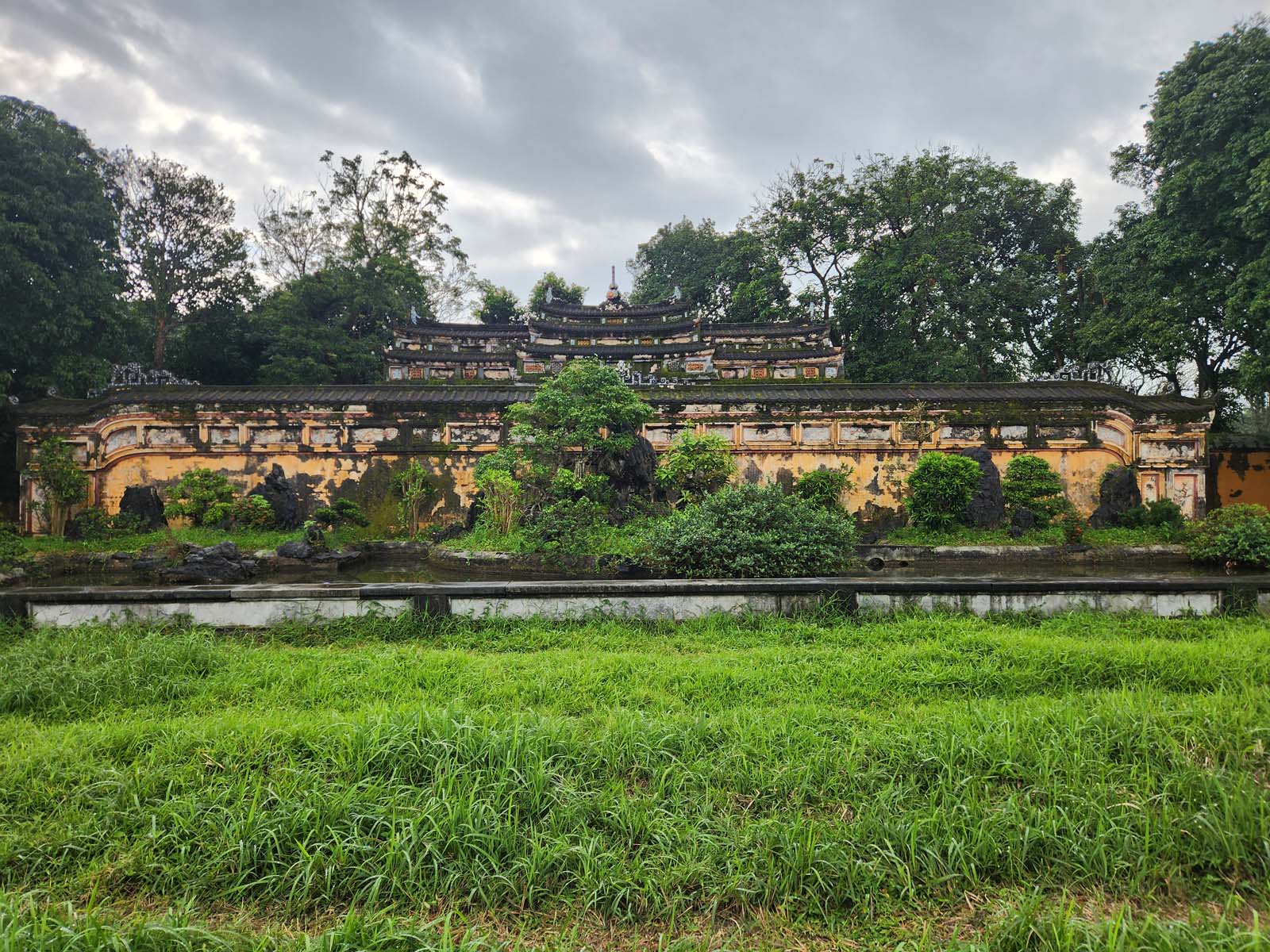 A side view of a rockage garden